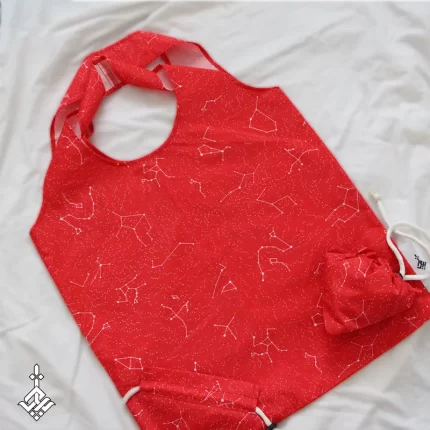 تصویر کیف پارچه ای جمع شو ضد آب با طرح کهکشان قرمز